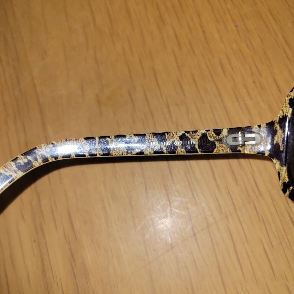 D&G Sunglasses in black w leopard inside - Picture 3 of 7